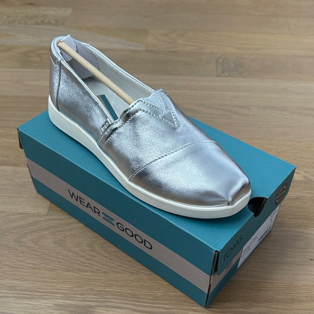 TOMS Women's Metallic Silver Loafers